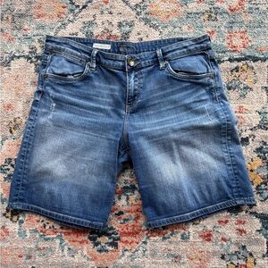 Kut From The Kloth Catherine Boyfriend Shorts
Size 12